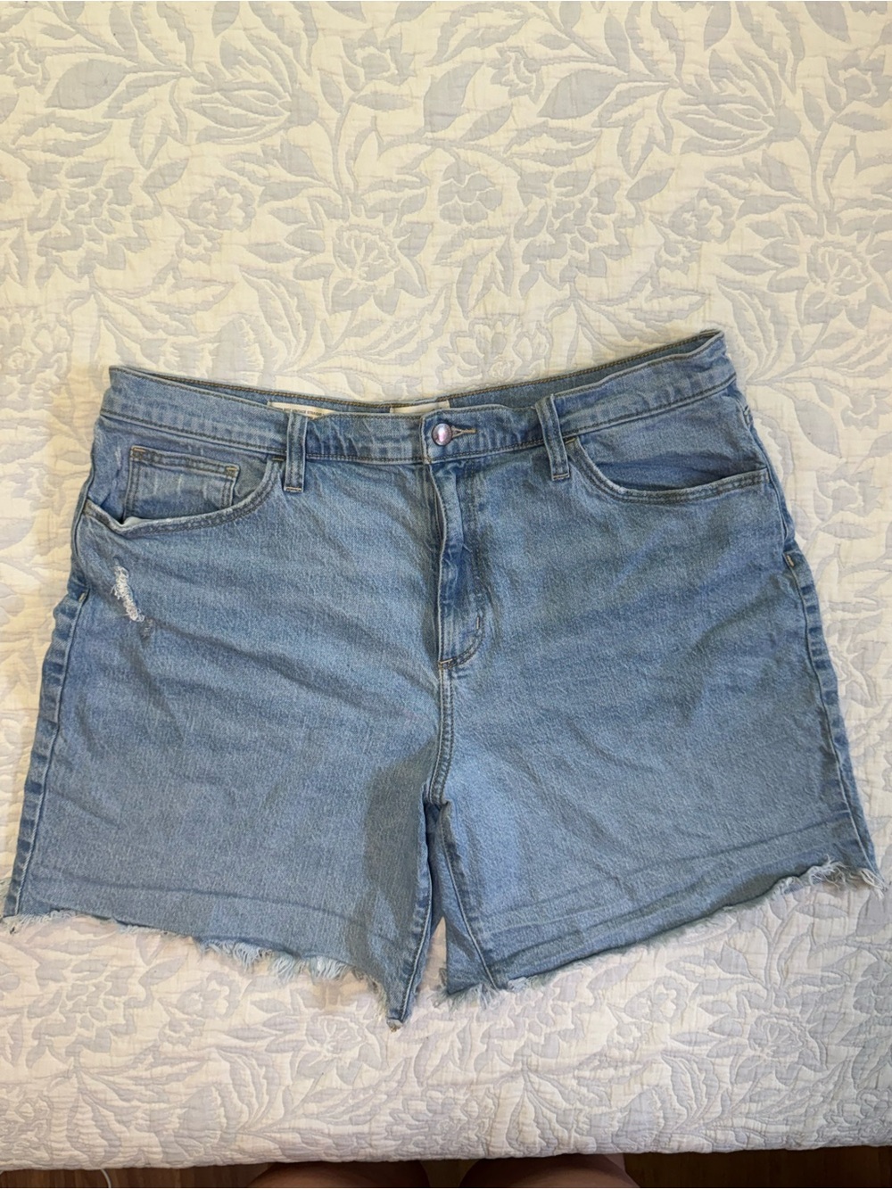Universal Thread Sz 16 High Rise Vintage Straight ShortLight Blue Denim Raw Hem